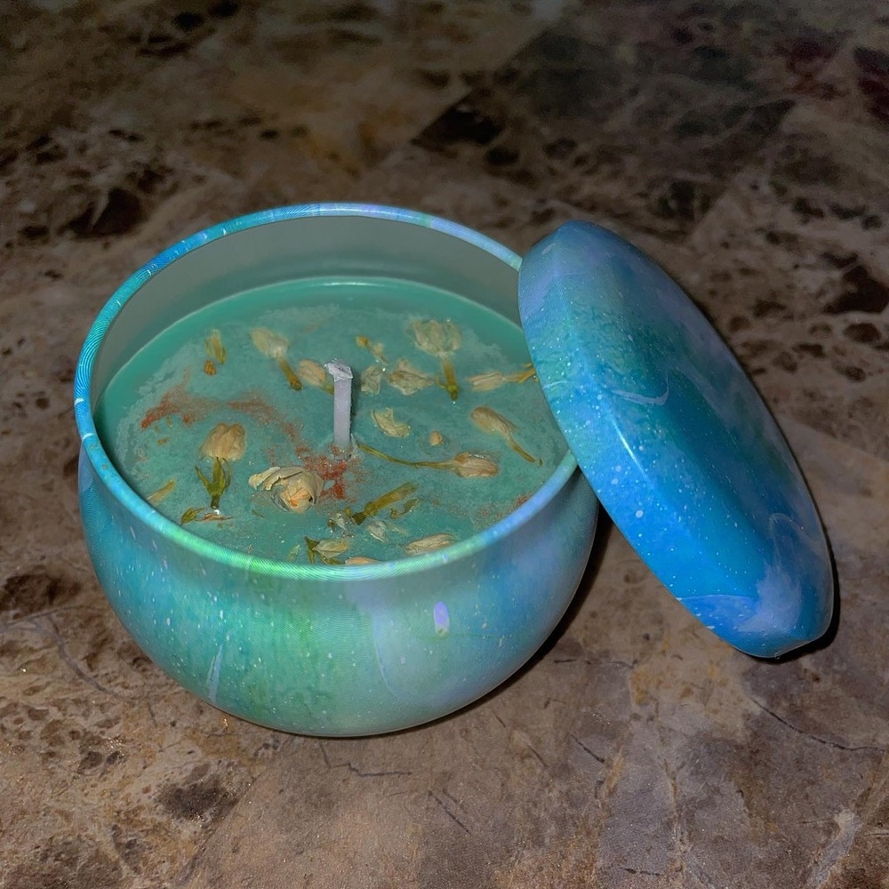 Apple scented candle